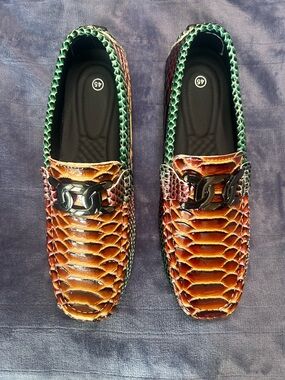 Source Unknown Brown & Green Embossed Leather Loafers with Metal Bit